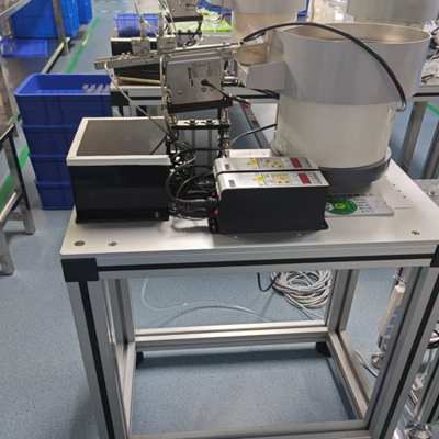 Máquina de alimentación automática para grapas de sutura cutánea